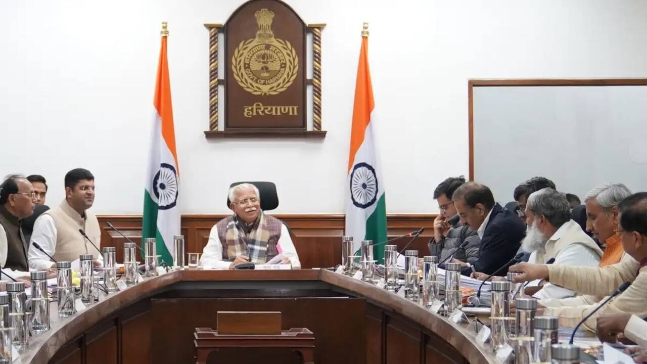 Haryana Cabinet Meeting: हरियाणा कैबिनेट बैठक में बड़ा फैसला, 350 एकड़ पंचायती भूमि बेचेगी सरकार, जानें क्या-क्या हुए फैसले?