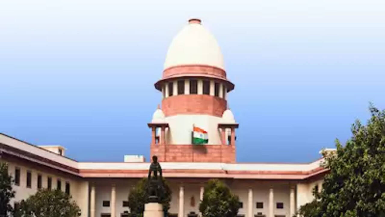 Supreme Court Slams ED: हरियाणा के पूर्व कांग्रेस विधायक की गिरफ्तारी पर सुप्रीम कोर्ट ने ईडी को फटकारा, कहा- &lsquo;अमानवीय और मनमाना रवैया&rsquo;
