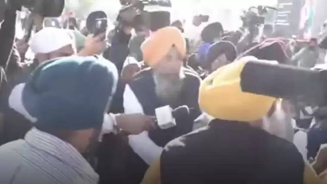 पंजाब: सुखबीर सिंह बादल पर फायरिंग, बाल-बाल बचे; हमलावर हिरासत में