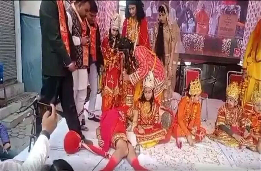 Haryana News: हनुमान का किरदार निभा रहे इंजीनियर की स्टेज पर मौत, रामलीला मंचन के दौरान आया हार्ट अटैक