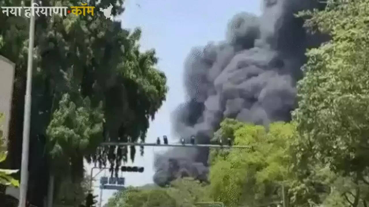 अहमदाबाद में 242 यात्रियों से भरा Plane Crash, यहां देखें खौफनाक मंजर की तस्वीरें