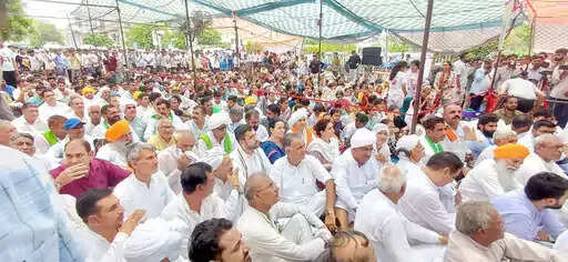 Haryana: हरियाणा की HAU में हुई महापंचायत का बड़ा फैसला, यूनिवर्सिटी बंद का हुआ ऐलान