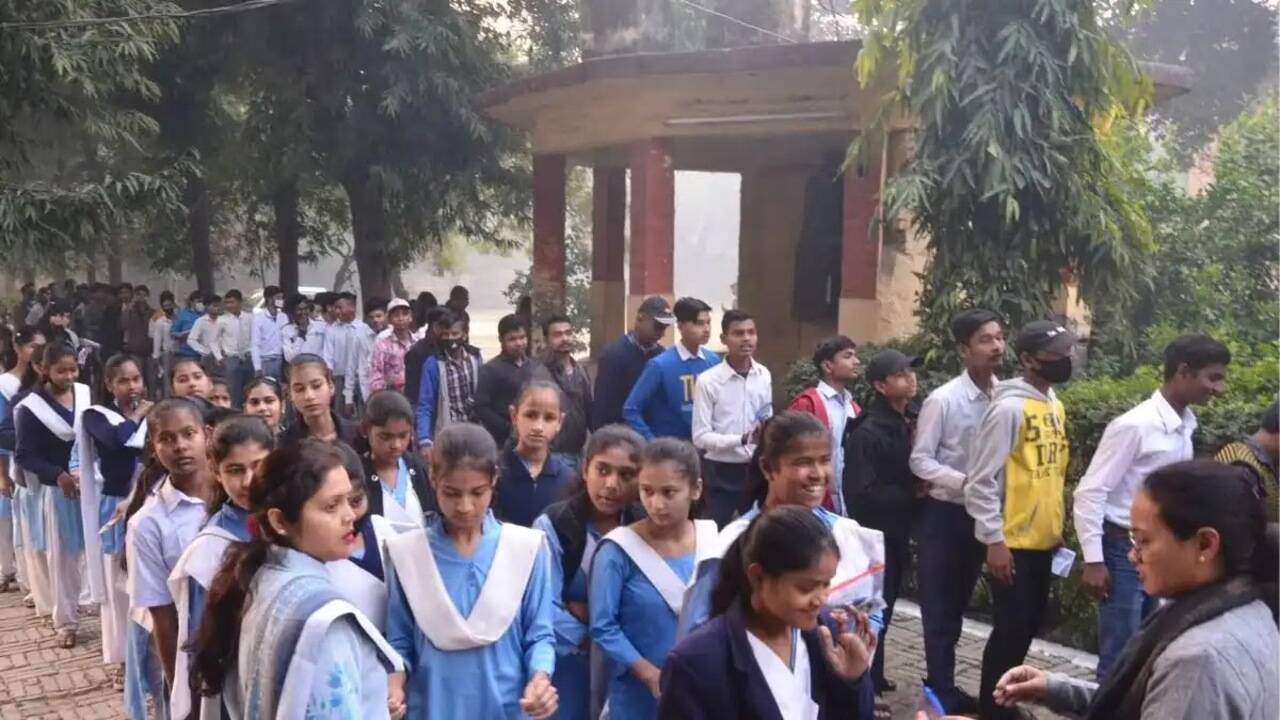 Haryana School Holiday Update: हरियाणा में सभी स्कूलों के छुट्टियां बढ़ी, इस दिन तक बंद रहेंगे स्कूल, देखें आदेश