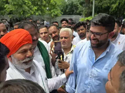 Haryana: हरियाणा की HAU में हुई महापंचायत का बड़ा फैसला, यूनिवर्सिटी बंद का हुआ ऐलान
