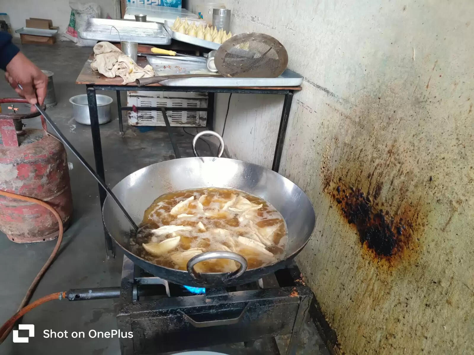 Famous Samosa: सिरसा के इन समोसों को हर कोई है दीवाना, फास्ट फूड में लगता है AKC का ‘देशी घी’ तड़का