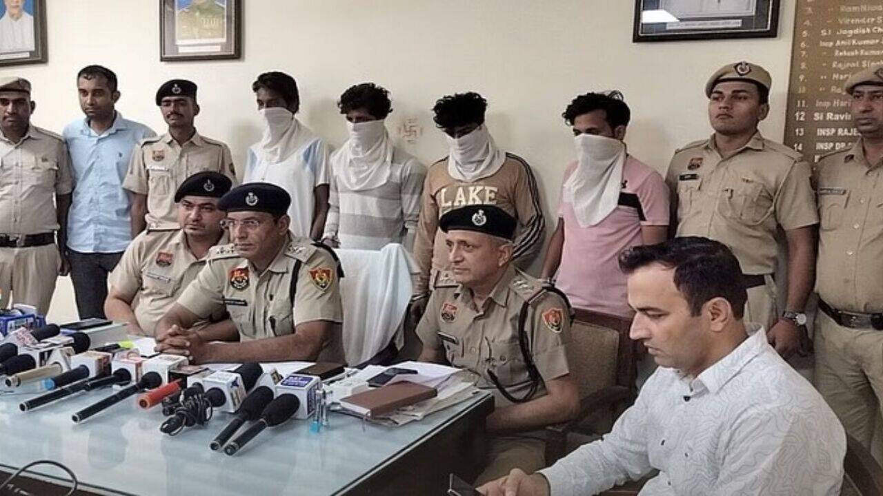 Haryana Crime News: हरियाणा में प्रेमिका को भगाना चाहता था आशिक, दोस्तों संग मिलकर रची फर्जी लूट की साजिश, पुलिस ने किया सभी को अरेस्ट