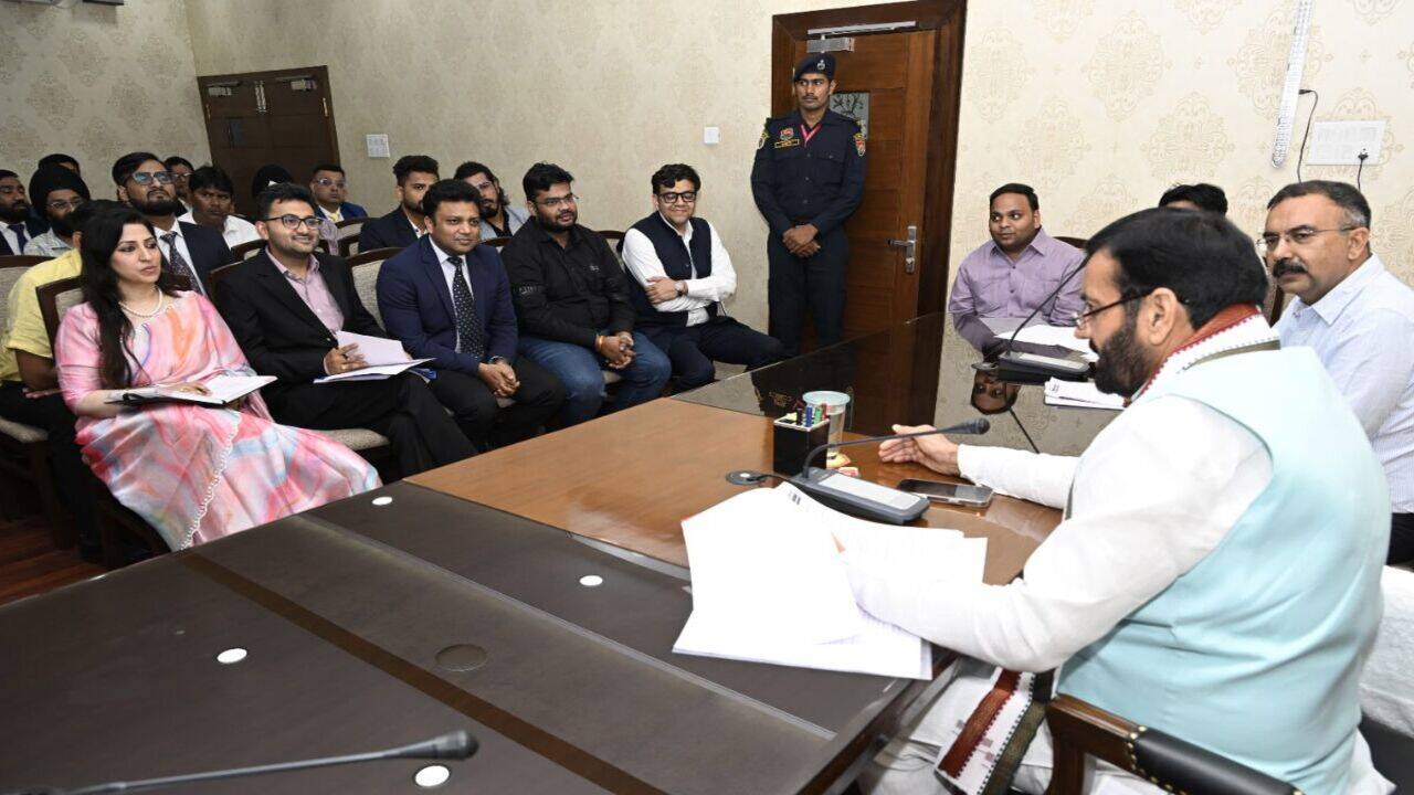 Haryana News: हरियाणा में मुख्यमंत्री नायब सैनी से मिला चार्टर्ड अकाउंटेंट का प्रतिनिधिमंडल, इन महत्वपूर्ण मुद्दों पर हुई चर्चा