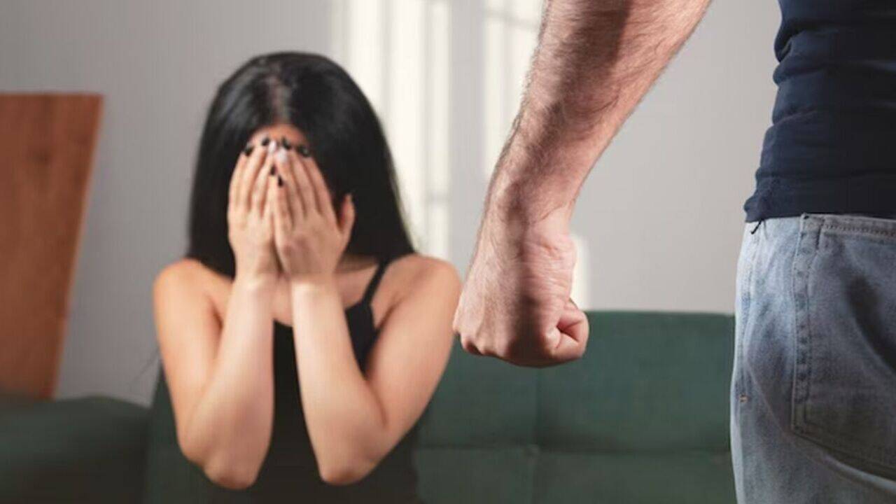 Haryana News: हरियाणा में मां ने ही अपने प्रेमी से बेटी का कराया रेप, दवाई की ओवरडोज से हुई किशोरी की मौत, फिर बना दी एक्सीडेंट की कहानी