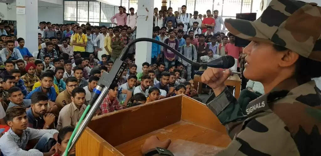 Operation Sindoor: हरियाणा के सिरसा में आई थीं कर्नल सोफिया कुरैशी, छात्रों को कही थी ये बड़ी बात