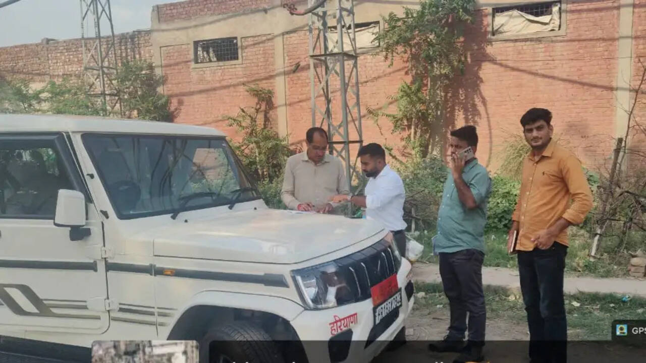 &nbsp;मानसून के मद्देनजर डीसी के निर्देशों के चलते पानी निकासी की स्थिति जायजा लेने पहुंचे अधिकारी
