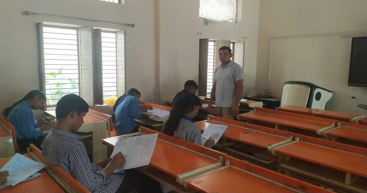 &nbsp;हरियाणा सुपर-100 की विस्तृत 100 सीटों के लिए लेवल-1 प्रवेश परीक्षा का सफल आयोजन