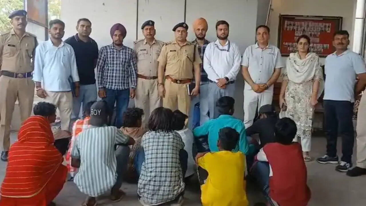 &nbsp;अंबाला में कर्मभूमि एक्सप्रेस ट्रेन से बिहार के 11 नाबालिग बच्चों का रेस्क्यू