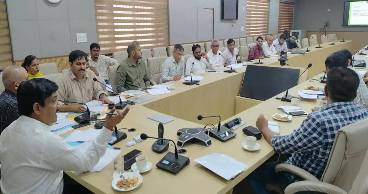 अधिकारी सुनिश्चित करें कि प्रभावित किसानों को समय पर मिले मुआवजा:- उपमंडलाधीश आशीष कुमार