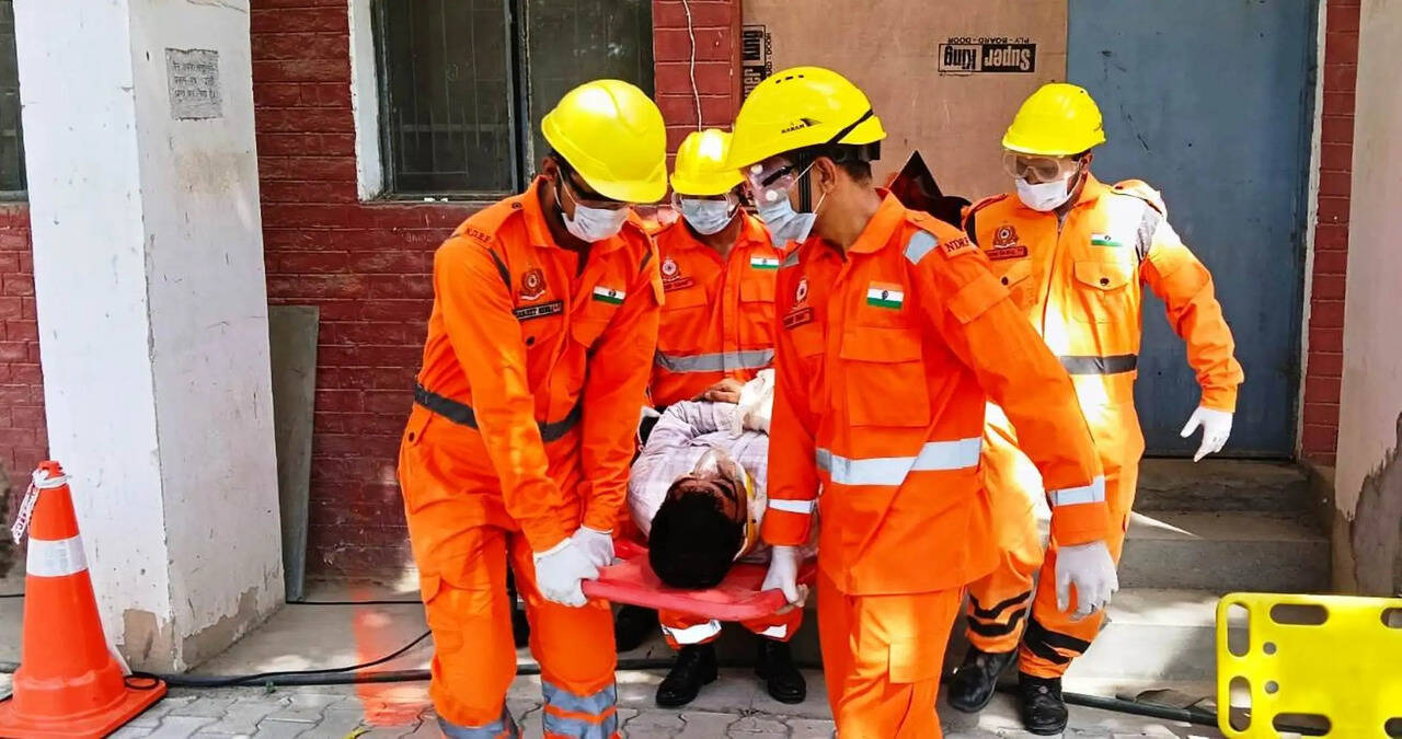 भूकंप का सायरन बजते ही शुरू हुई बचाव की मॉक ड्रिल, NDRF-SDRF ने 63 लोगों को बचाया