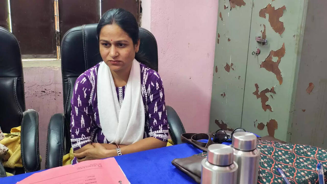 &nbsp;ACB Action: ग्राम पंचायत अधिकारी 10 हजार 400 रुपये की रिश्वत लेती गिरफ्तार, विवाह प्रमाण पत्र की एवज में मांगी थी रिश्वत