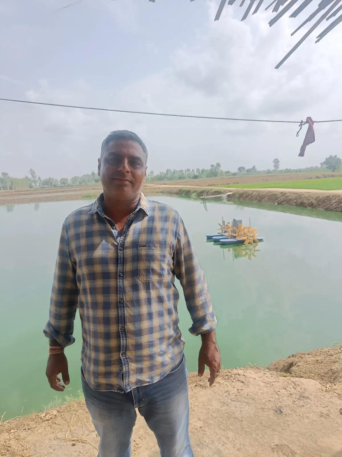 मत्स्य पालन से 60 एकड़ में झींगा पालन कर किसान कमा रहा लगभग एक करोड़ रुपये