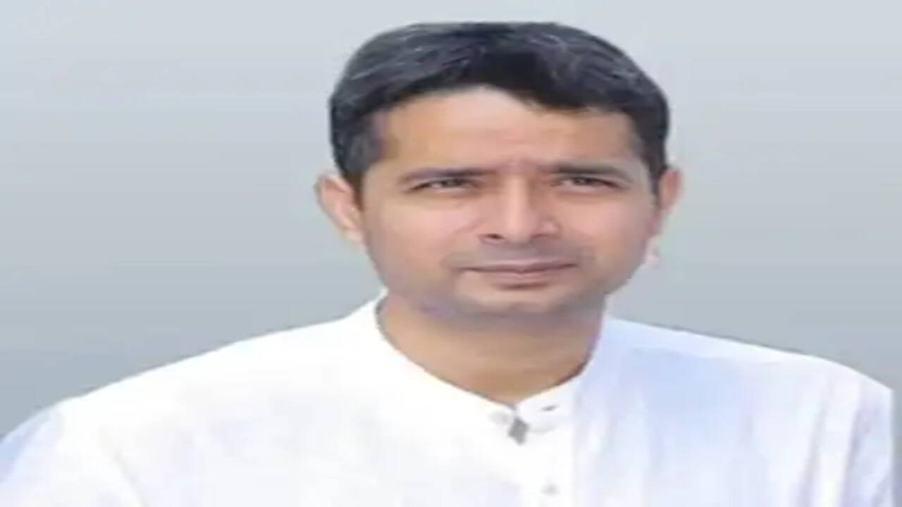 &nbsp;जनसंवाद पोर्टल की शिकायतों का प्राथमिकता से करें निपटान : उपायुक्त शांतनु शर्मा