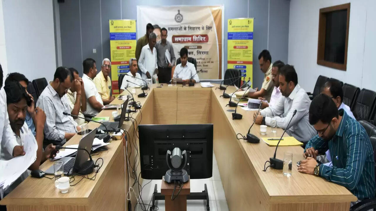 एडीसी ने समाधान शिविर में सुनीं जनसमस्याएं, समाधान के दिए निर्देश