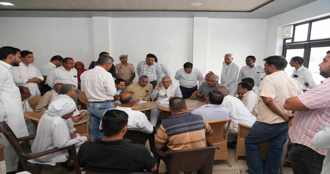 मंत्री ने जनसमस्याओं का शीघ्र और प्राथमिकता के आधार पर समाधान सुनिश्चित करने के अधिकारियों को दिए निर्देश