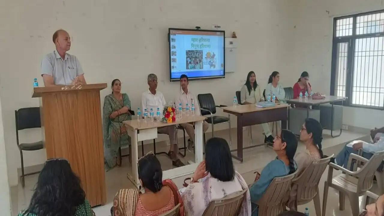 विद्यार्थियों में बुनियादी साक्षरता एवं संख्यात्मक ज्ञान &nbsp;का विकास करना विभाग का प्रमुख लक्ष्य &nbsp;: डीईईओ राम रतन