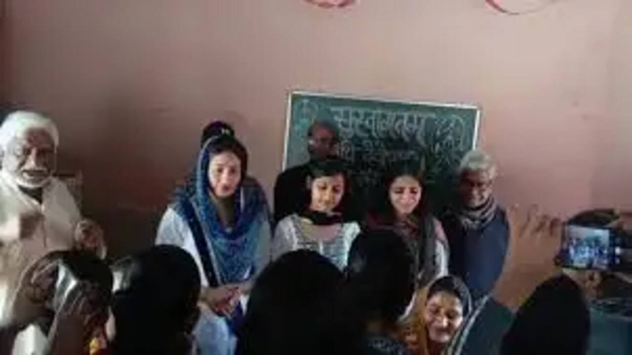 &nbsp;महाराजा अग्रसेन सेवा सदन ट्रस्ट द्वारा माता धनपति देवी चैरिटेबल ट्रस्ट में बच्चों को नोटबुक वितरित