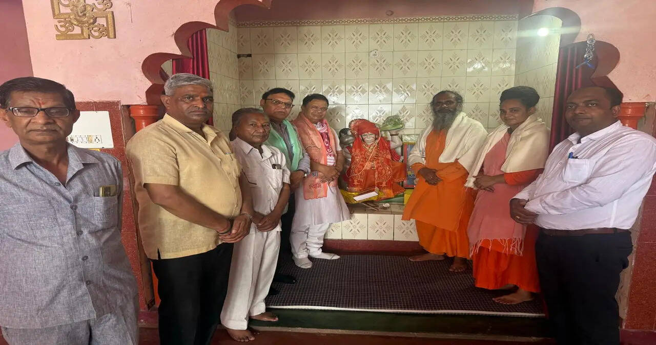 गुरु के चरणों में श्रद्धा ही जीवन का सच्चा पथ प्रदर्शक : डॉ. कमल गुप्ता