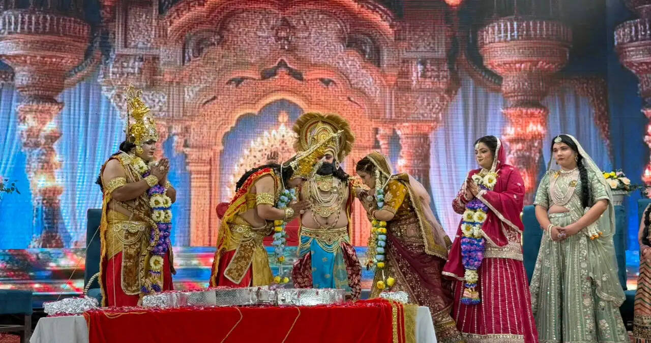 श्री विष्णु क्लब रामलीला में चौथे दिन प्रभु श्रीराम के हाथों हुआ शिवधनुष भंग, माता सीता ने डाली वरमाला, क्रोधित परशुराम के आगमन से गरमाया मंच