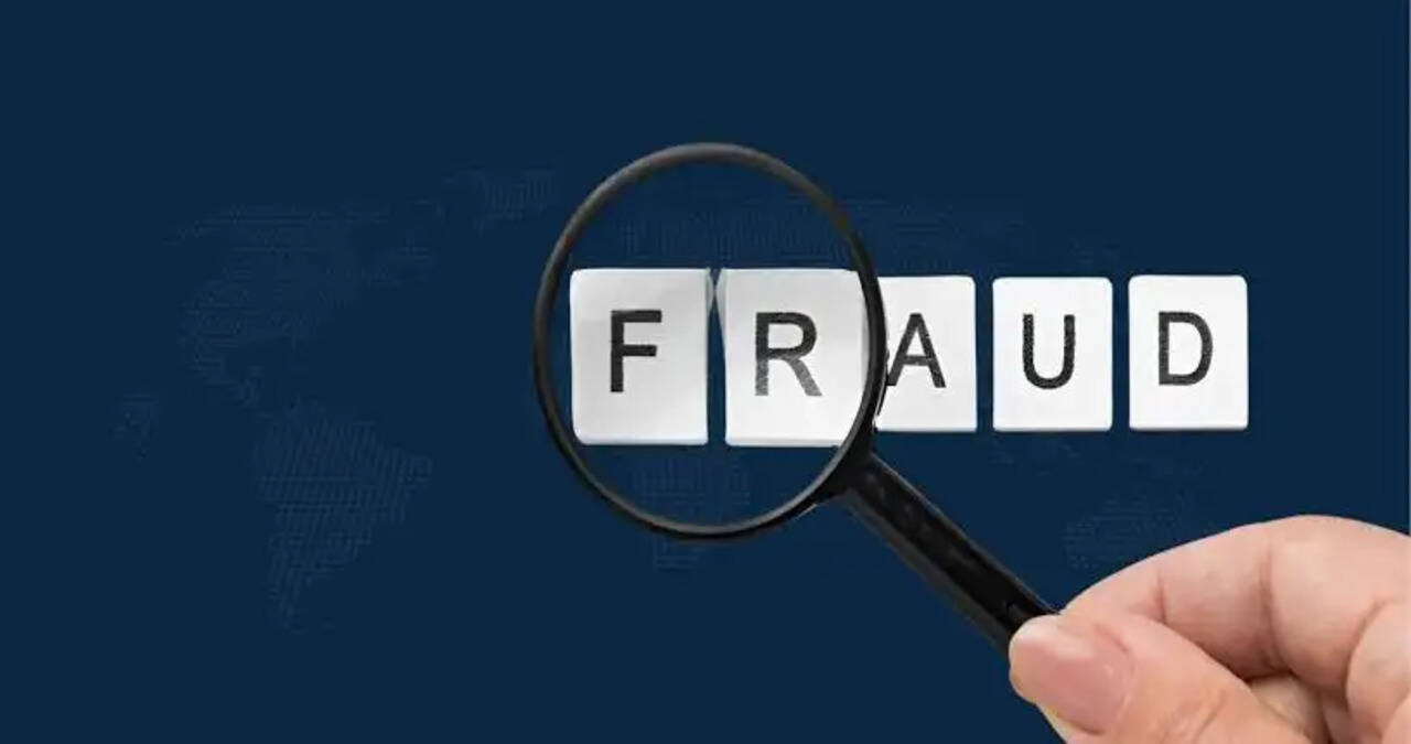 करनाल में सीनियर सिटीजन कार्ड के नाम पर साइबर ठगी:दंपती से 1.26 लाख हड़पे, ऑनलाइन फॉर्म भरते ही खाते से गायब हुए रुपए