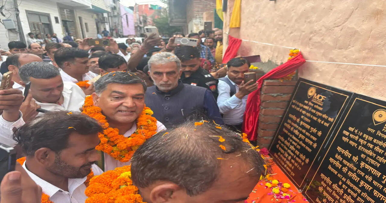 वार्ड नंबर-10 में करीब साढ़े 14 करोड़ रुपये की लागत के विकास कार्यों का केंद्रीय राज्य मंत्री कृष्ण पाल गुर्जर ने किया शिलान्यास