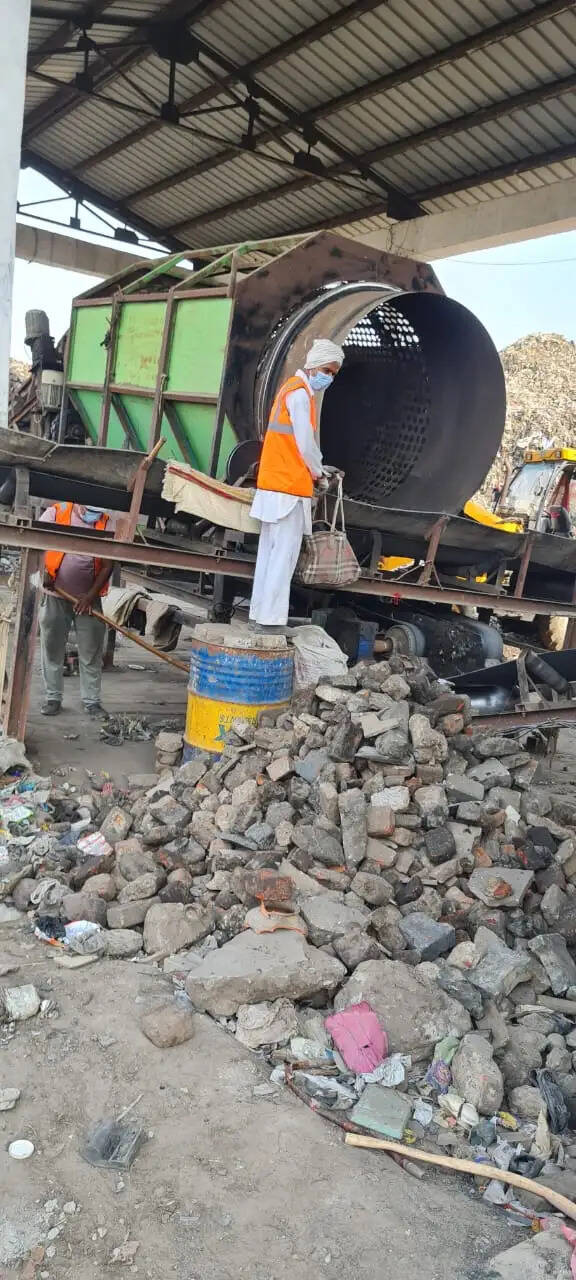 NGT के आदेश पर बकरियावाली कचरा प्लांट का निरीक्षण, जांच में कई खामियां आई सामने