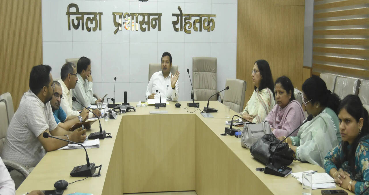 अधिकारी सघन मॉनिटरिंग, निवारक स्वास्थ्य हस्तक्षेप और परिणाम आधारित स्वास्थ्य सेवाएं करें सुनिश्चित :-उपायुक्त सचिन गुप्ता