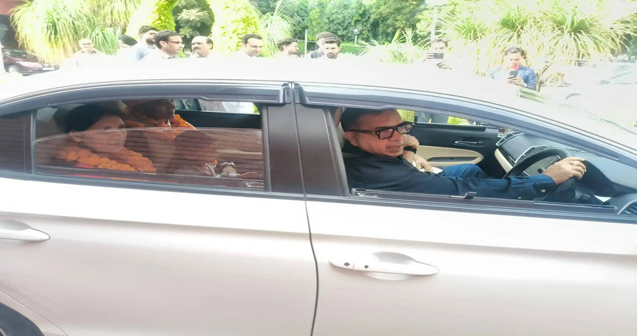The officer's simplicity and human sensitivity won hearts , Director Shri Sushil Sarwan , IAS personally drove the car and dropped the retired employee home.  &nbsp;