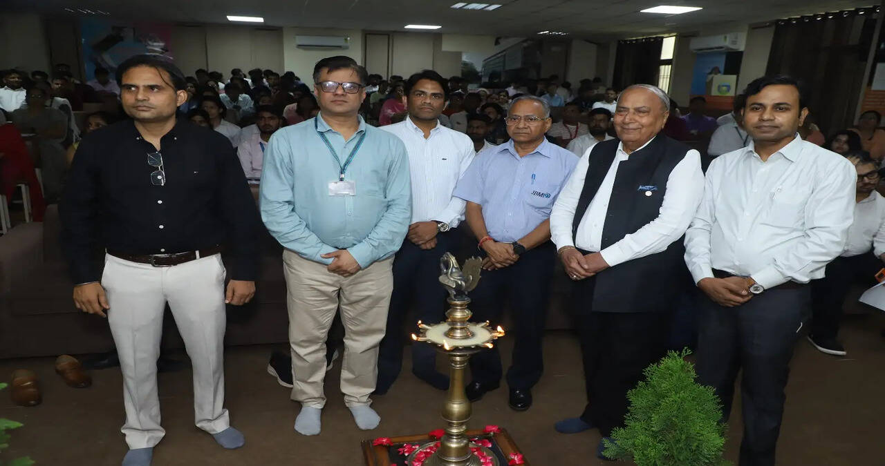 मंडल रोजगार कार्यालय के रोजगार मेले में युवाओं को मिला निजी क्षेत्र में रोजगार का अवसर : &nbsp;योगेश कुमार