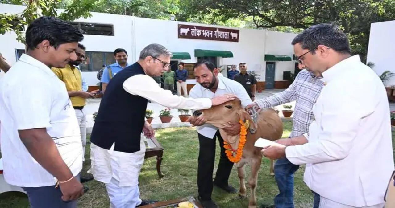 Governor Prof. Ashim Kumar Ghosh inaugurates Gaushala at Haryana Lok Bhawan; names calf &lsquo;Gauri