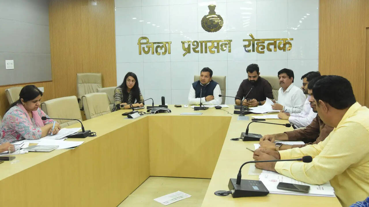 &nbsp;प्रतिबंधित दवाओं की बिक्री पर अंकुश लगाने के लिए की जाए नियमित रूप से छापेमारी-उपायुक्त सचिन गुप्ता