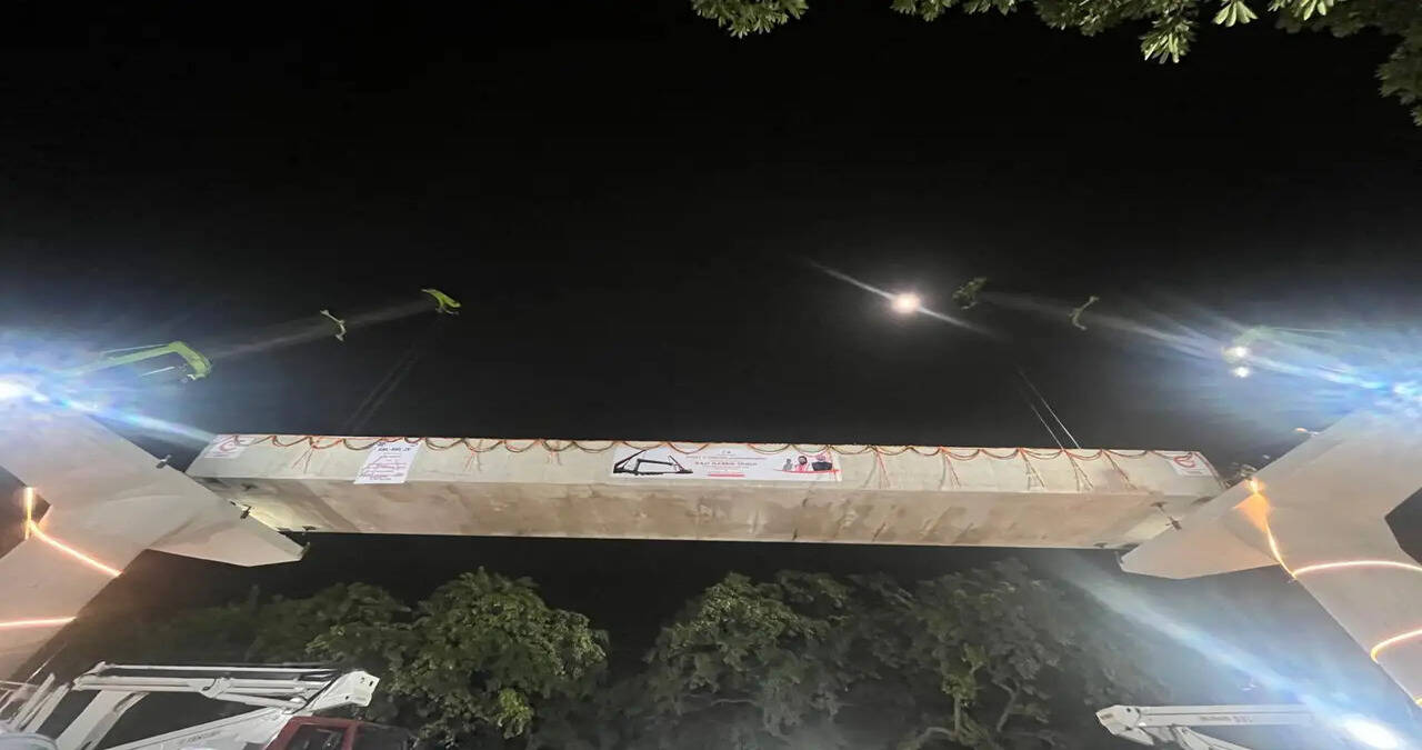 हरियाणा के गुरुग्राम मेट्रो विस्तार ने पकड़ी रफ्तार, पहले 160 टन वजनी यू-गर्डर को सफलतापूर्वक किया लिफ्ट