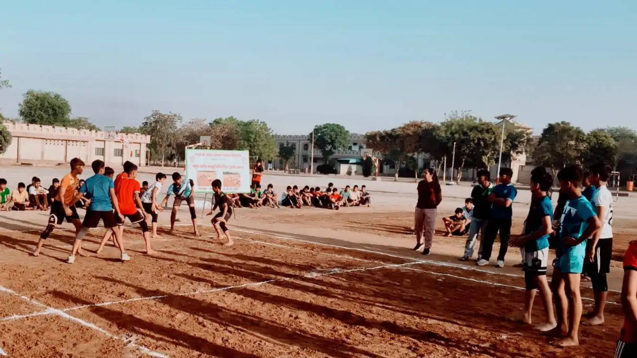 संकुल स्तरीय कबड्डी प्रतियोगिता जारी :- उपायुक्त सचिन गुप्ता