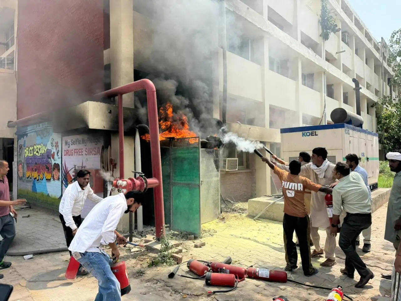 Sirsa News : सिरसा के नागरिक अस्पताल में लगी भीषण आग, फायर ब्रिगेड ने पाया काबू&nbsp;