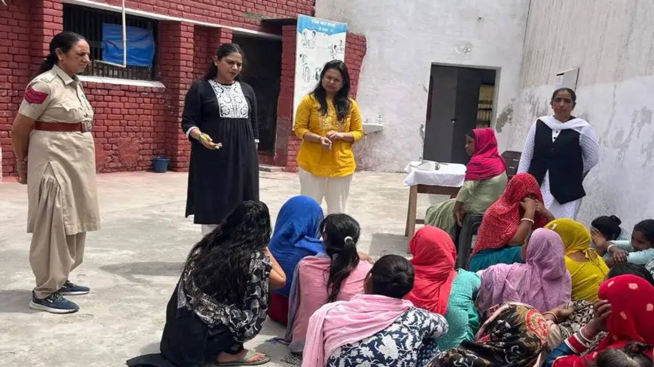 राष्ट्रीय सुरक्षित मातृत्व दिवस पर जिला जेल में जागरूकता व स्वास्थ्य जांच शिविर आयोजित