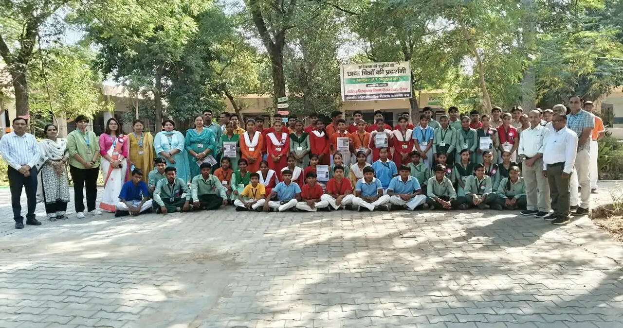 &nbsp;गांव कालवास में दो दिवसीय ऐतिहासिक दस्तावेजों की प्रदर्शनी का हुआ समापन, विद्यार्थियों ने जाना स्वतंत्रता सेनानियों का इतिहास