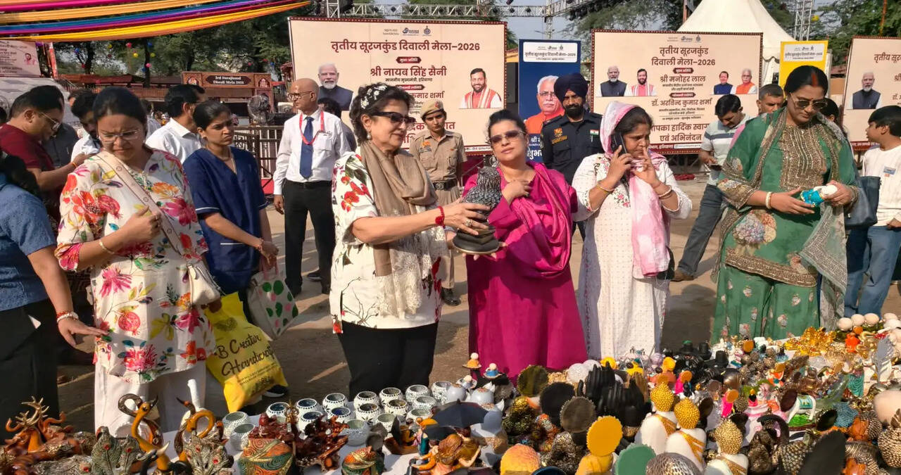 सिंचाई मंत्री श्रुति चौधरी ने किया सूरजकुंड दिवाली मेले का भ्रमण, कला-संस्कृति की सराहना की  &nbsp;