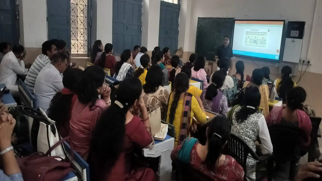 मकान सूचीकरण व गणना कार्य जिम्मेदारी से करें: डीसी