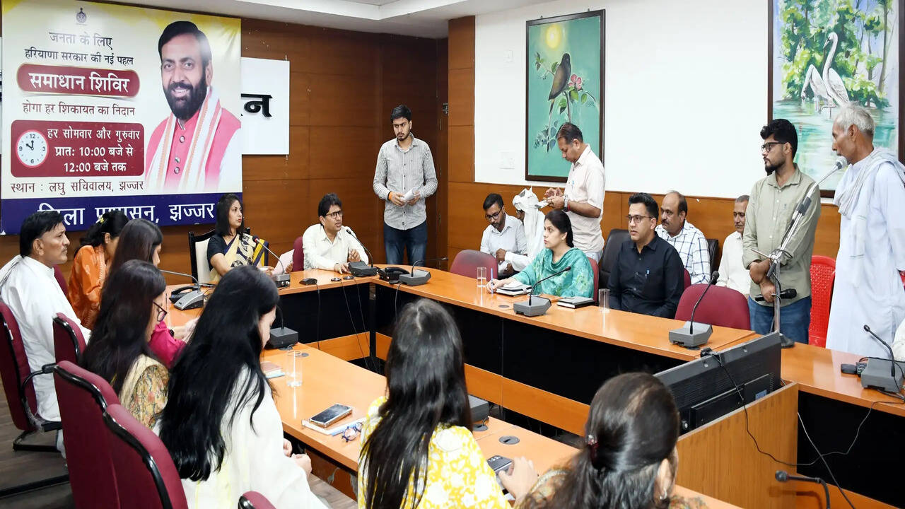 &nbsp;डीसी वर्षा खांगवाल ने जिला स्तरीय समाधान शिविर में सुनीं जन समस्याएं ,अधिकारियों को अविलंब समाधान के दिए निर्देश