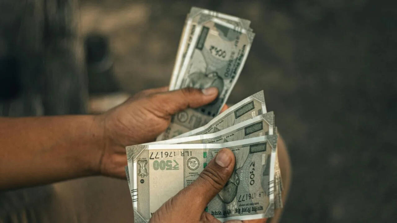 एंटी करप्शन ब्यूरों की बड़ी कार्रवाई, 6 लाख 37 हजार की रिश्वत लेते अधिकारी गिरफ्तार