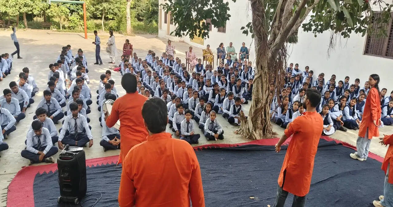 नुक्कड़ नाटकों से गुंजायमान हुई जनकल्याणकारी योजनाओं की जानकारी