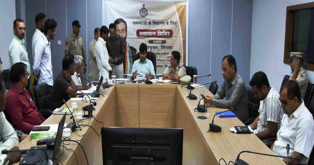 सिरसा में समाधान शिविर का आयोजन, एडीसी अर्पित संगल ने शिकायतों पर दिए कार्रवाई के निर्देश