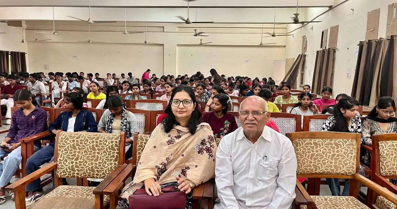 - माय भारत के तत्वावधान में राजकीय महाविद्यालय खेड़ी गुजरान में आयोजित हुआ जागरूकता एवं प्रशिक्षण कार्यक्रम