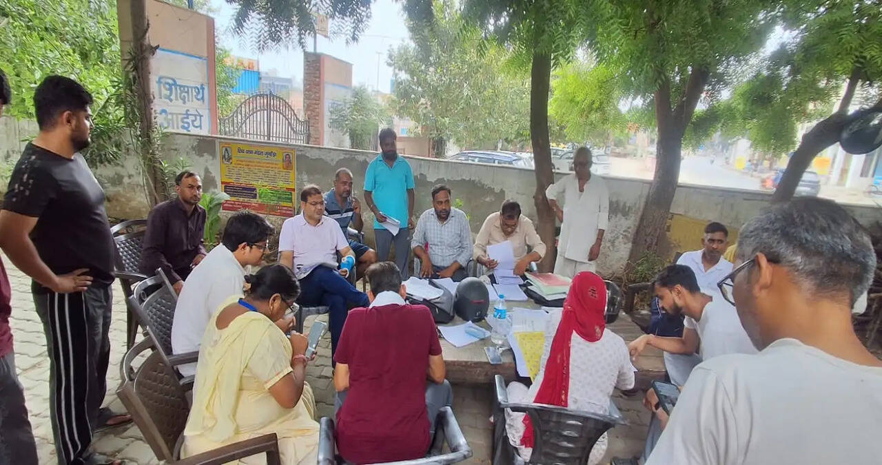 एसआईआर अभियान में घर-घर पहुंचकर हर पात्र मतदाता का सत्यापन सुनिश्चित करें : नवीन कुमार