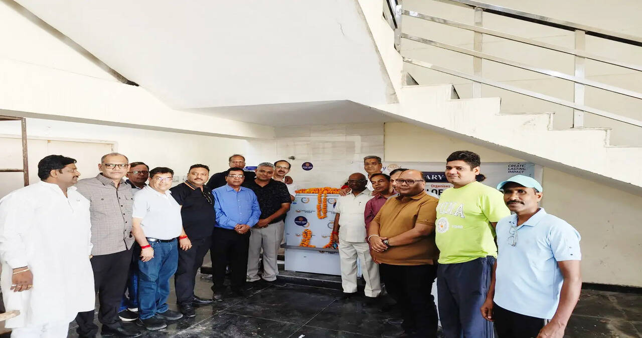 रोटरी क्लब हिसार ने सेवा भावना से महावीर स्टेडियम में लगाया वाटर कूलर&nbsp;
