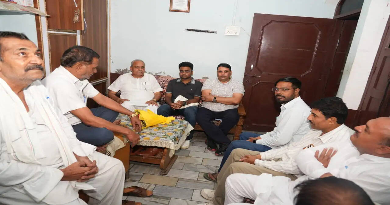  कैबिनेट मंत्री रणबीर गंगवा ने नव चयनित एचसीएस अधिकारी गौरव सबरवाल को दी बधाई